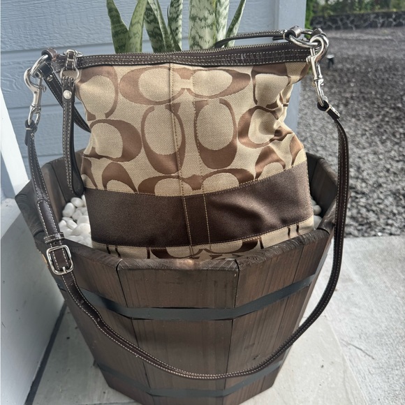 Coach F13674 Canvas Leather Brown Signature Shoulder Bag Zipper Closure - Picture 1 of 12